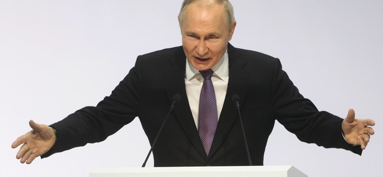 Władimir Putin uzbraja Rosję i wzywa do mobilizacji jak za czasów ZSRR. "Mówiąc prościej, szykuje się na kolejne wojny"