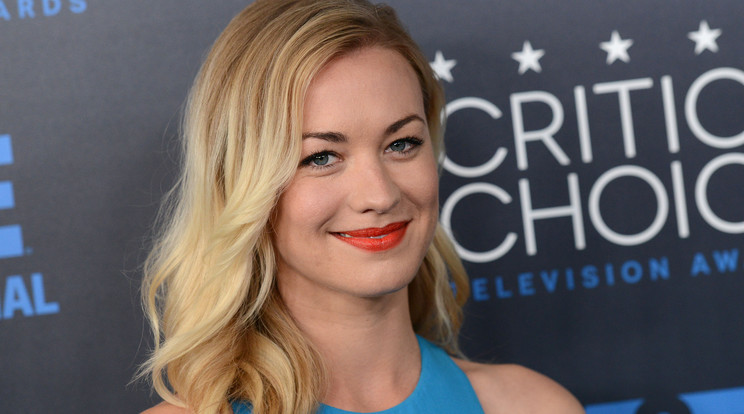 Yvonne Strahovski egy zacskóba pisilt / Fotó: Northfoto