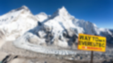 Niesamowity wyczyn 69-latka. Zdobył Mount Everest po amputacji nóg