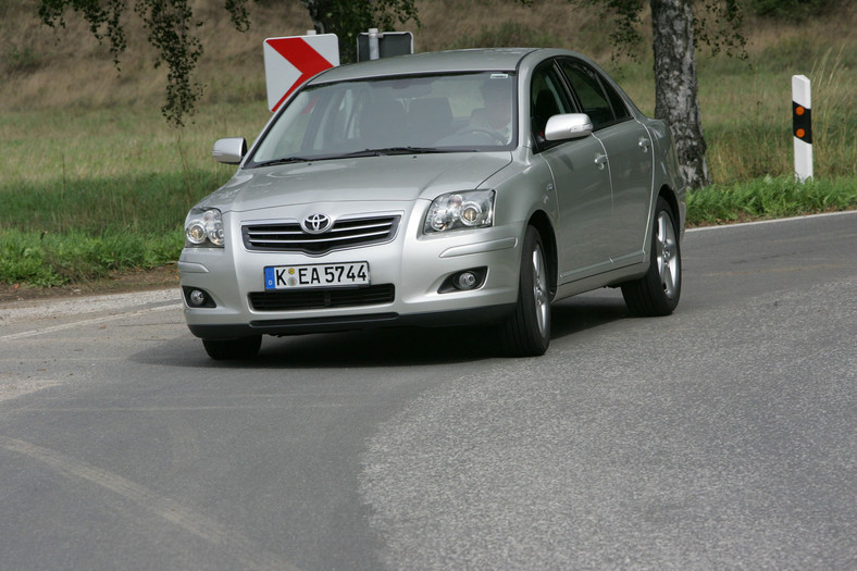 Toyota Avensis II 2.0 D-4D - lata produkcji 2003-08