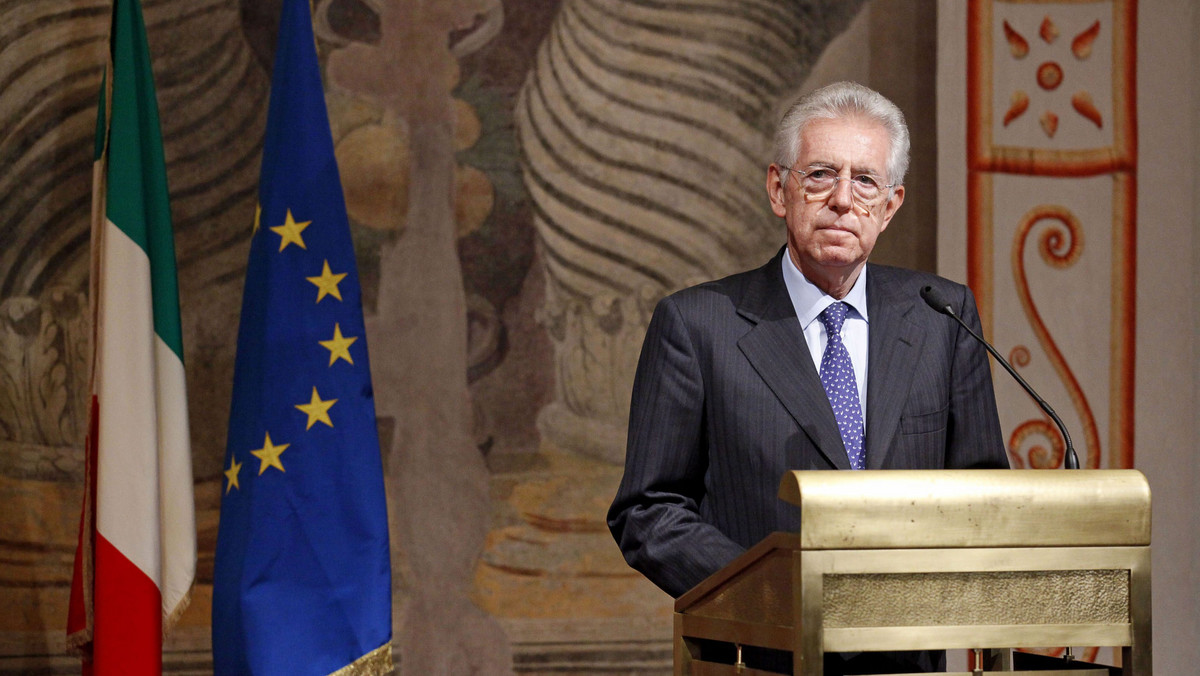 63. rząd Włoch, na którego czele stanął Mario Monti, został zaprzysiężony w obecności prezydenta Giorgio Napolitano w Pałacu Prezydenckim na Kwirynale.