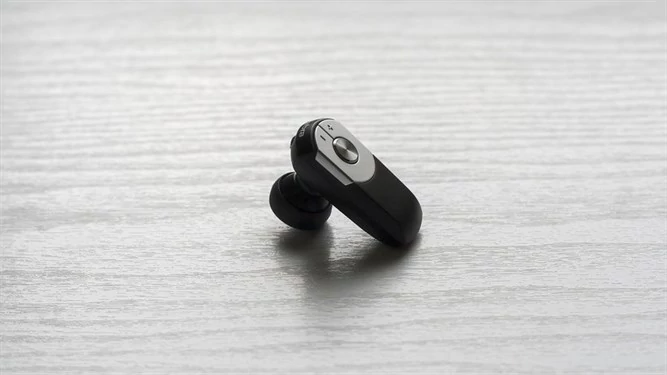 Słuchawki Bluetooth nie tylko "małe pchełki" przeznaczone do systemów samochodowych. Interfejs bezprzewodowy pozwala również na słuchanie muzyki.
