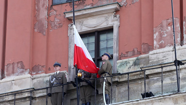 Uroczyste podniesienie flagi państwowej na Zamku Królewskim