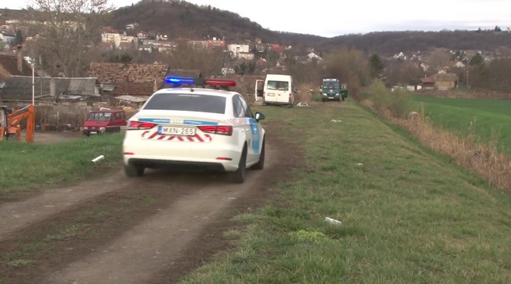 Rendőrök lepték el a környéket / Fotó: Tolnatáj Televízió