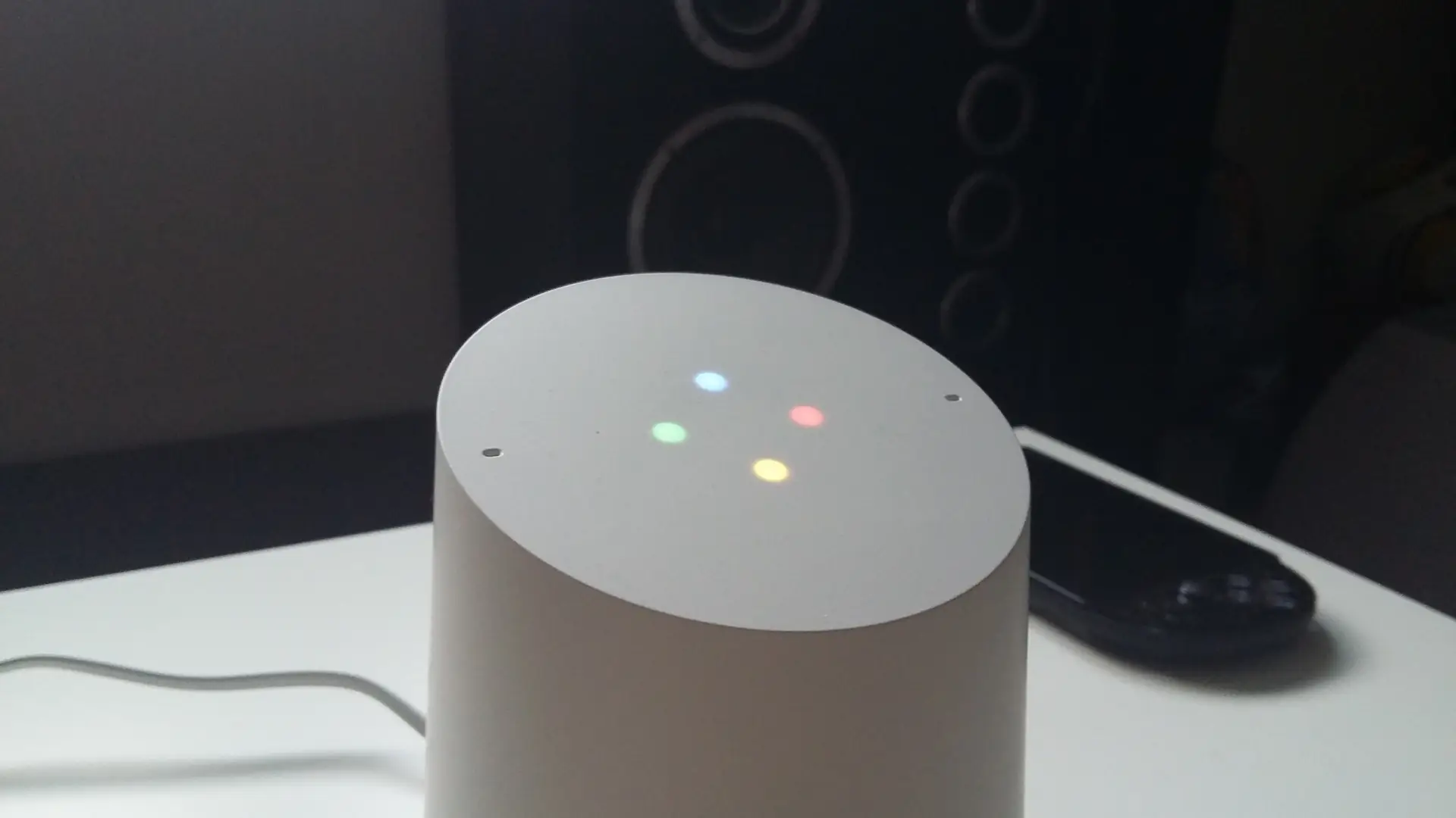 Zadaliśmy kilka kłopotliwych pytań domowemu asystentowi Google Home. Co powiedział o sensie życia?