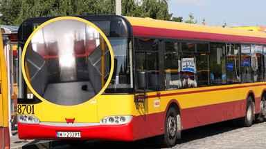 Gorąca ciecz wylała się z sufitu na pasażerów autobusu w Warszawie. "Eksplodowało nad głowami"