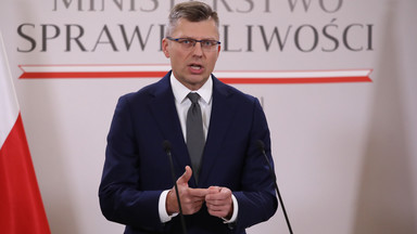 Warchoł chce bronić chrześcijan przy pomocy kodeksu karnego. Przygotował stanowisko rządu