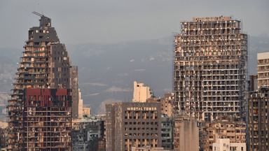 Rok od wybuchu w Bejrucie nadal są zgliszcza. Powstała z nich poruszająca rzeźba [ZDJĘCIA]