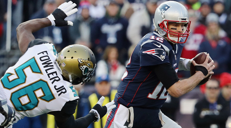 Brady (kékben) csapata a Jacksonville 
együttesét verte ­24-20-ra /Fotó: Getty