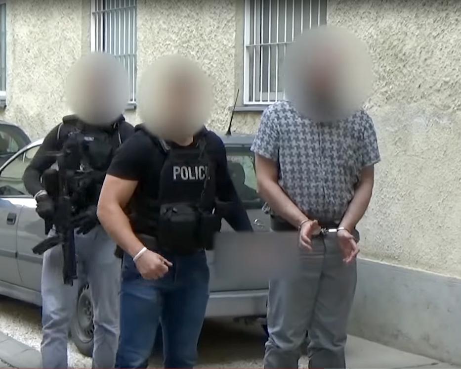 R. Szilveszter (40)
szigorú
őrizet alatt 
áll, amíg
kezelik is /Fotó: Police.hu