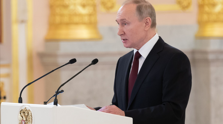 Aláírta Vlagyimir Putyin orosz elnök azt a törvényt, szerdán, amely felhatalmazza a kormányt, hogy rendkívüli állapotot hirdessen ki az új koronavírus terjedésének megfékezése érdekében /Fotó:NorthFoto