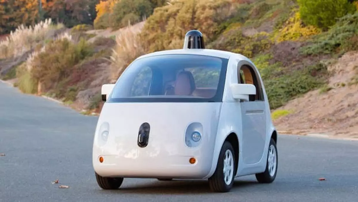 Autonomiczne auto Google zatrzymane na ulicy. Jechało zbyt wolno