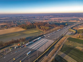 Autostrady łączą już Polskę z największym w Europie niemieckim rynkiem. Prowadzą też na południe od naszych portów. Na tym ogromnie zyskuje polska logistyka