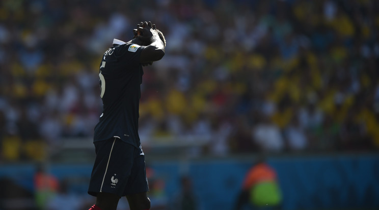 Sakho nem alaptalanul fogja a fejét: figyelmetlensége nagy kárt okozhat csapatának a nyári EB előtt /Fotó: AFP