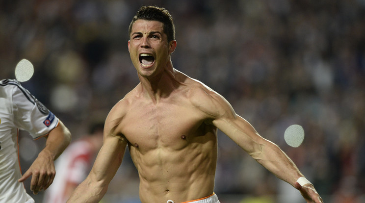 A mindent eldöntő tizenegyest gólra váltó Ronaldo /Fotó: AFP