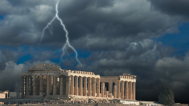 Piorun uderzył w Akropol, cztery osoby ranne
