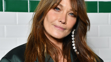 Carla Bruni miała raka piersi. "Róbcie regularnie mammografię"