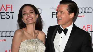 Angelina Jolie pochwaliła się tatuażami. Zrobiła je jeszcze z Bradem Pittem