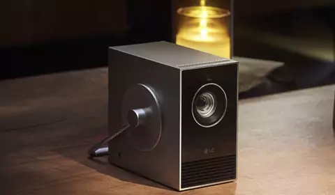 Ten laserowy projektor od LG waży niespełna 1,5 kg