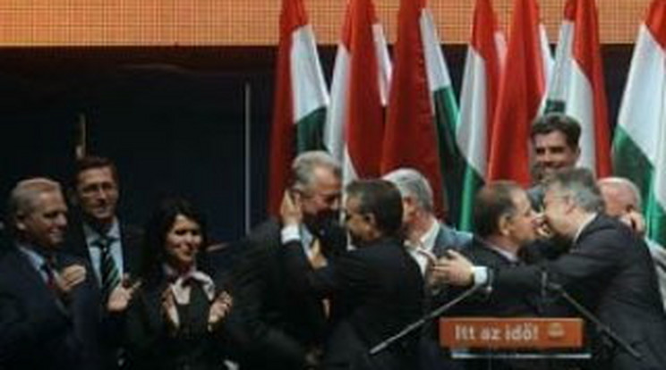 Pirkadatig ropta a táncot a Fidesz vezérkara