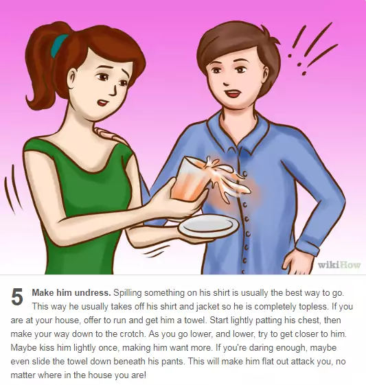 Jak wyciągnąć przełożonego na seks krok 5: sprawić, by zdjął ubranie
