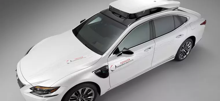 Toyota opatentowała autonomiczne pojazdy do ładowania i tankowania