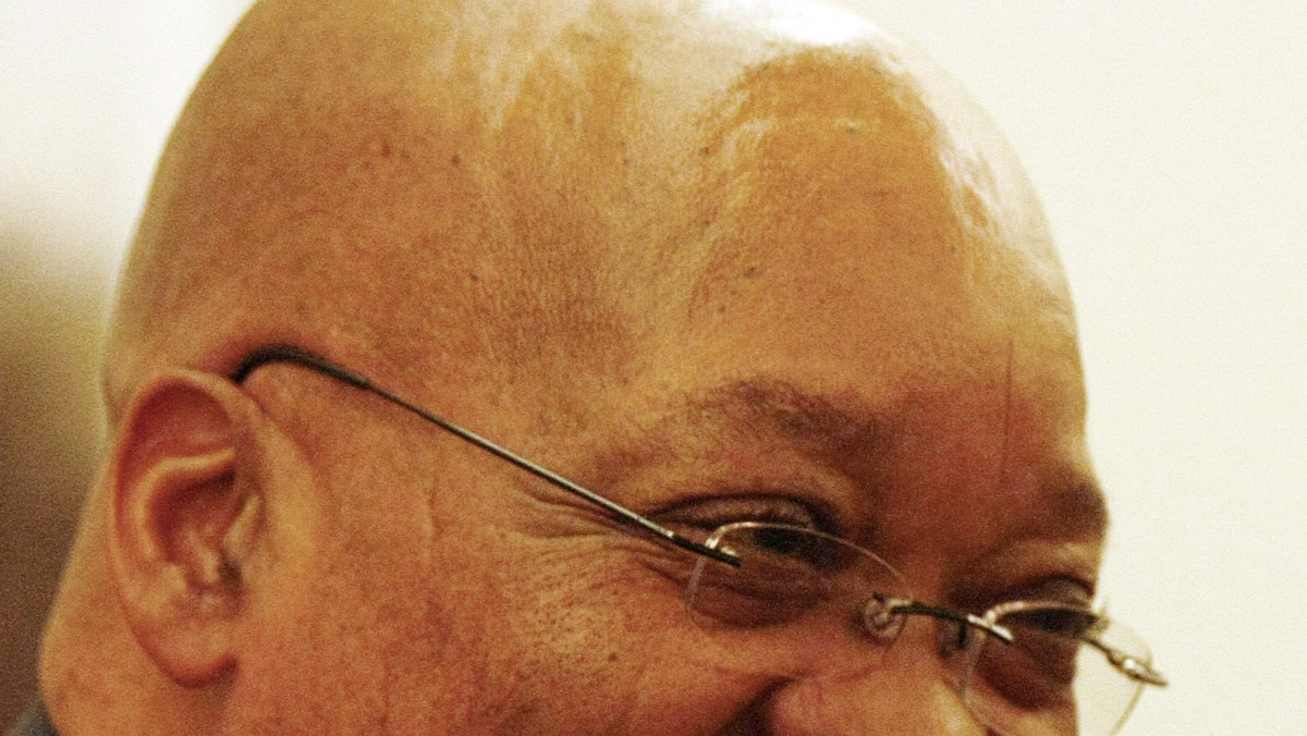 Prezydent RPA Jacob Zuma przyćmił uroczystości związane z 20. rocznicą zwolnienia Nelsona Mandeli z więzienia. Tematem medialnym "numer 1" stał się bowiem nie tyle legendarny bojownik o zniesienia apartheidu, co obecny prezydent Republiki Południowej Afryki, który stał się bohaterem kolejnego seksskandalu - informuje serwis Cleveland.com.