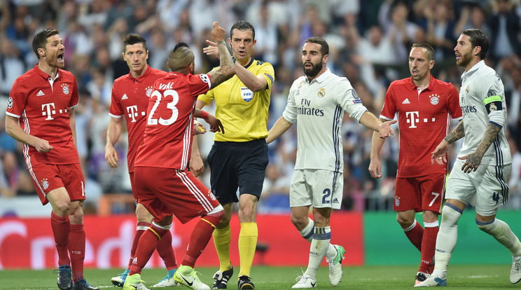 Kassai Viktornak (sárgában) több téves 
ítélete volt a Real Madrid–Bayern München 
meccsen – rendre a vendégeket sújtotta /Fotó: AFP