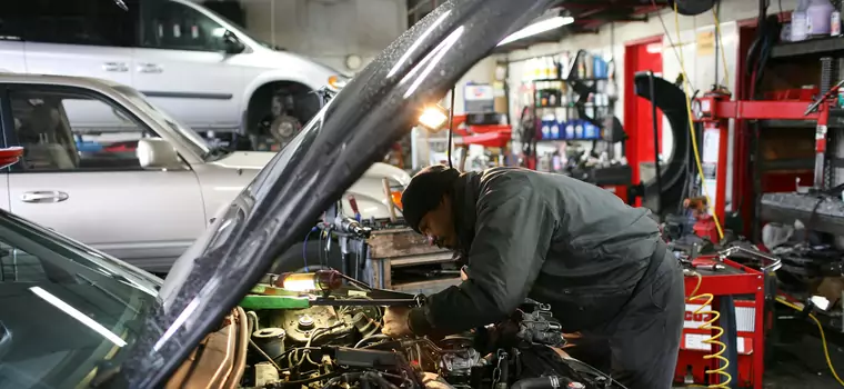 Jak bezpiecznie kupować używane części samochodowe? Motoryzacyjny poradnik