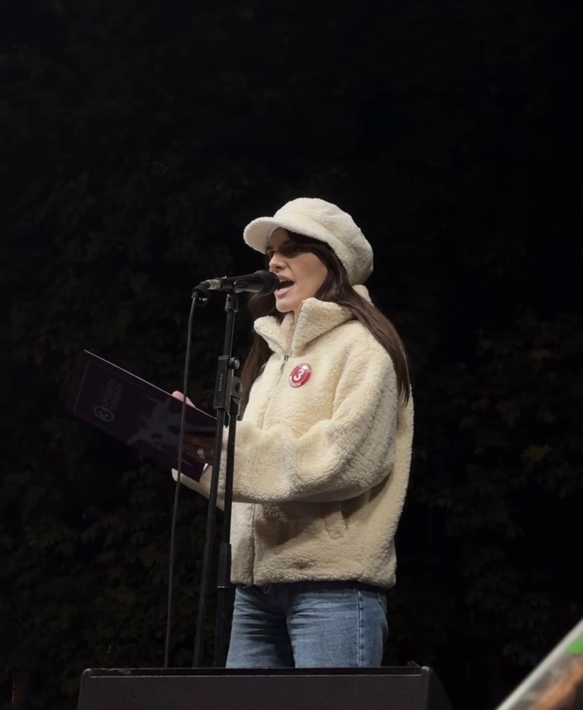 Natalija Stefanović, govornica na skupu na Slaviji