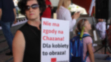 Protest przeciwko wykładowi prof. Chazana w Gnieźnie. "Nie dla mizoginów, którzy z kobiet uczyniliby żywe inkubatory"