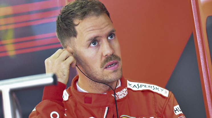 Az idei futamokon bajusszal láthattuk Sebastian Vettelt, a Ferrari sztárja pár napja levágta a bajszát /Fotó: MTI/ EPA/ Diego Azubel 