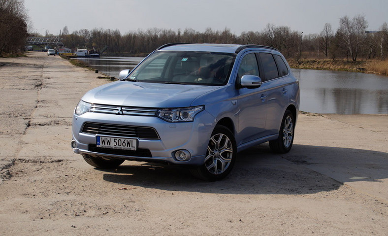 Wygodny SUV pod napięciem - Mitsubishi Outlander PHEV