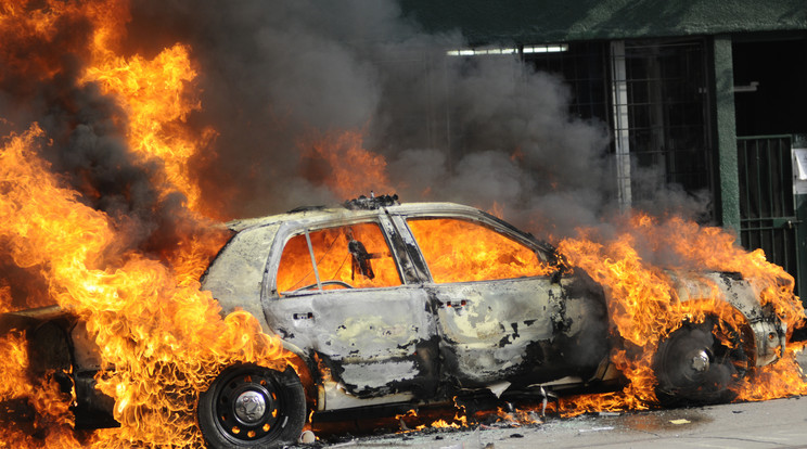 Gyilkosság is történhetett a kiégett autóban/Fotó-Shutterstock