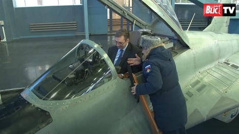 Vučić u ruskom MIG-u