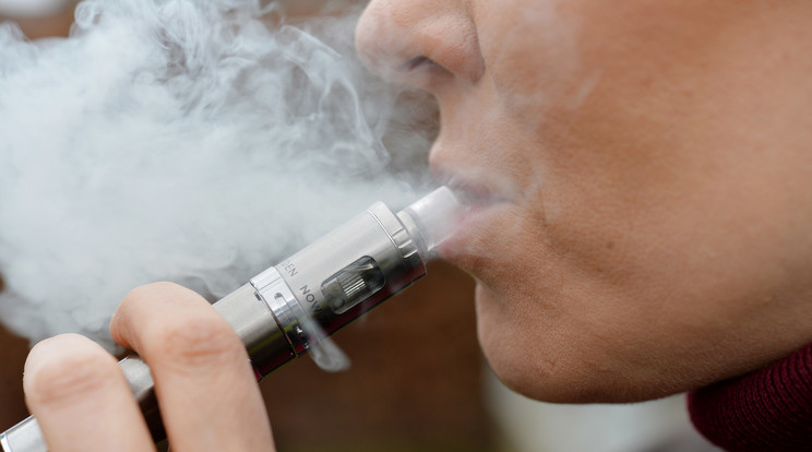 Szakértők szerint rengeteg dohányos korai halála lenne elkerülhető az e-cigaretta révén/Fotó: AFP