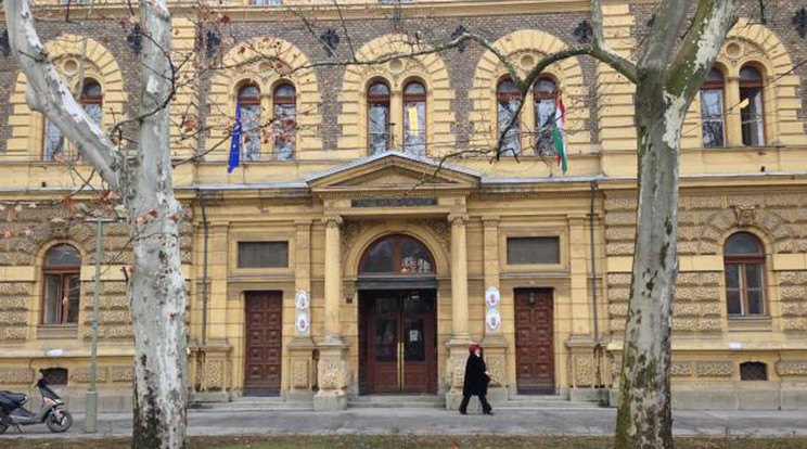 A lebukott jogászt a Szegedi Törvényszékről vitték el