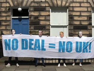 Protest przeciwko bezumownemu brexitowi w Edynburgu