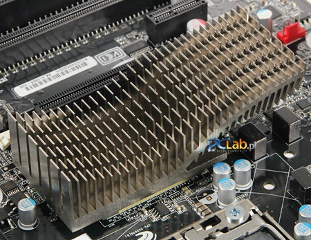 Radiator na układzie Intel X58 ma ciekawy kształt