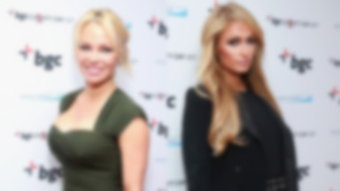 Pamela Anderson z imponującym dekoltem, a Paris Hilton dziwnie zaokrąglona na imprezie