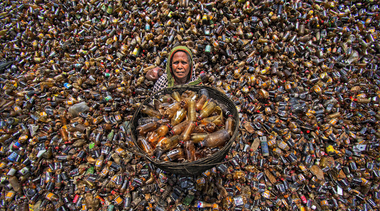 Ilyen egy PET palack újrahasznosító központ Bangladesben - Fotó: Northfoto