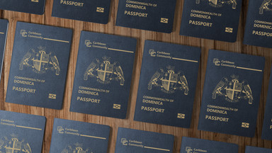 Tajemnica "złotych paszportów" i sekrety Karaibów. Dzięki temu maleńkiemu państwu ulubieńcy Putina mogą czuć się bezkarnie