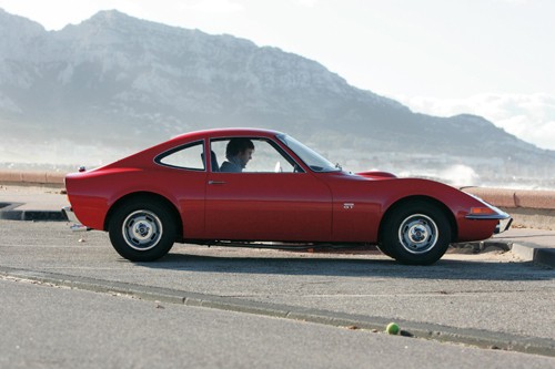 Opel GT - Niezatarty styl małej Corvette