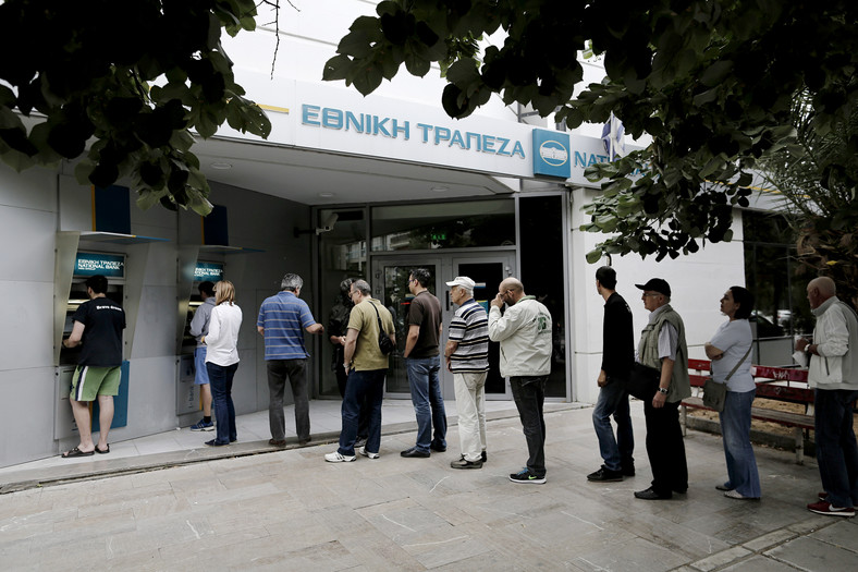 Sobota 27 czerwca 2015, kolejka przed greckim bankomatem należącym do National Bank of Greece