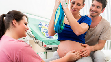 Teraz popularność zyskuje crowd-birthing, czyli poród w gronie najbliższych