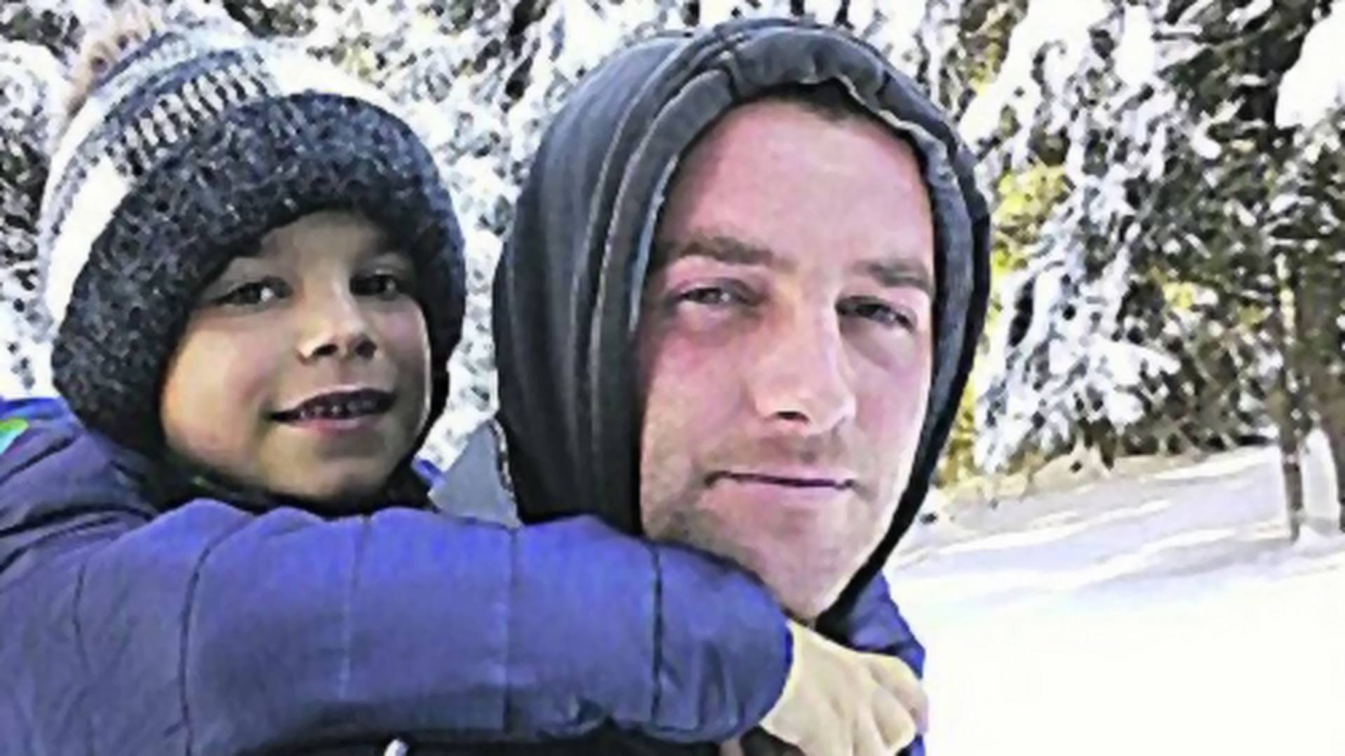 Tata iz Srbije koji na leđima nosi sina do škole i nazad 11 kilometara je heroj dana