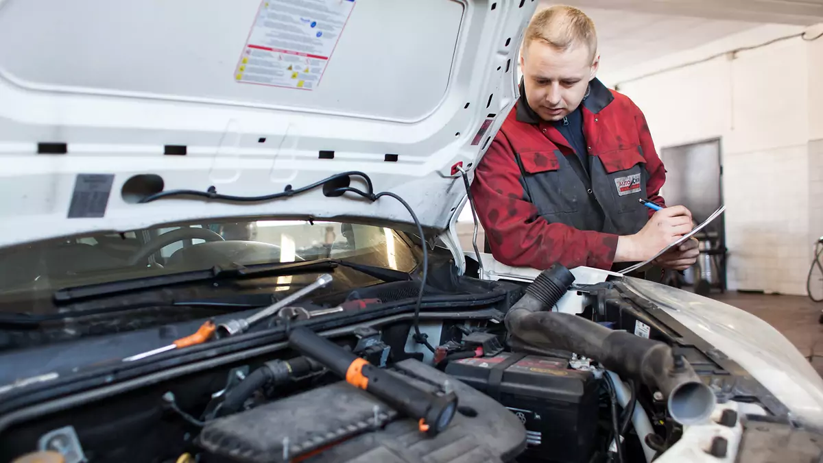 Czy auto na gwarancji można serwisować poza ASO?