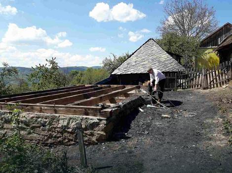 Sa kućom otišle i pare