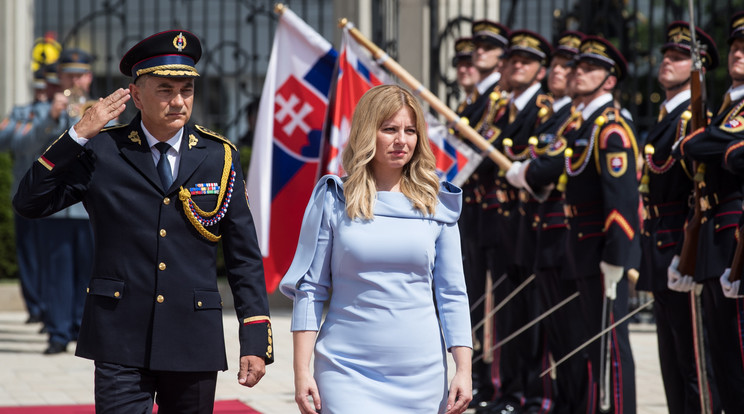 Ünnepélyes keretek között iktatták be a hét végén Szlovákia első női államfőjét, Zuzana Caputovát / Fotó: MTI-EPA-JAKUB GAVLAK 