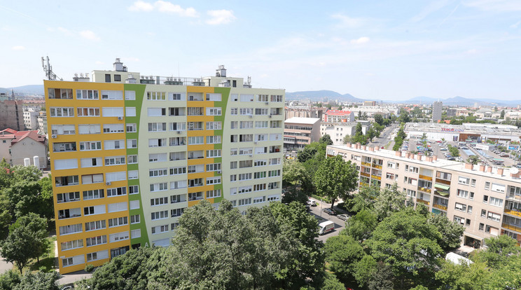 A 10 emeletesek nagy részében benne van a szemétledobó / Fotó: RAS-Archívum